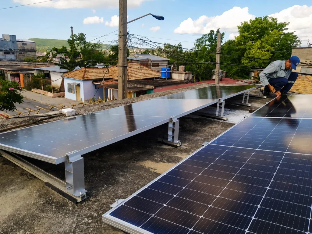 Paneles solares en cuba 3